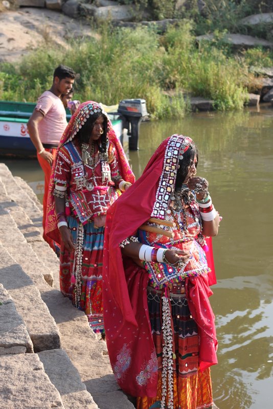 The dancing singing women of Hampi. These went from guesthouse to guesthouse and wailed and sang something that sounded like it was supposed to ward off evil. They got paid for it, though most of the money probably goes towards maintenance of the costume.